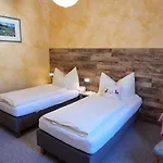 ゲストハウス Bergfrieden Leutasch/seefeld 3*