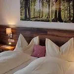 ゲストハウス Bergfrieden Leutasch/seefeld 3*
