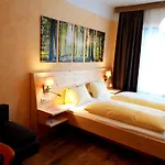 ゲストハウス Bergfrieden Leutasch/seefeld 3*